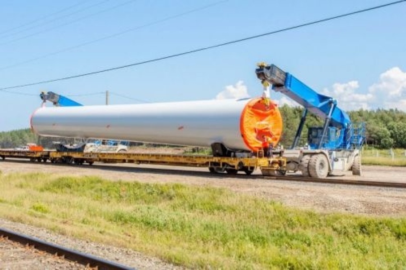 Début du transport de tours d'éoliennes par train à partir de l'usine de Marmen Énergie à Matane